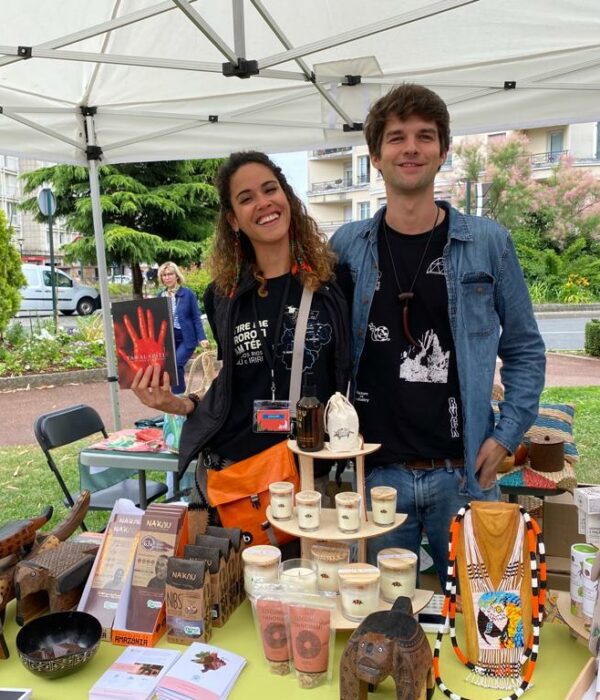 Déco Brésil was founded by a French-Brazilian couple sensitive to social and natural changes the company is dedicated to promoting sustainable commerce in Brazil with a special focus on the Amazon in priority conservation areas